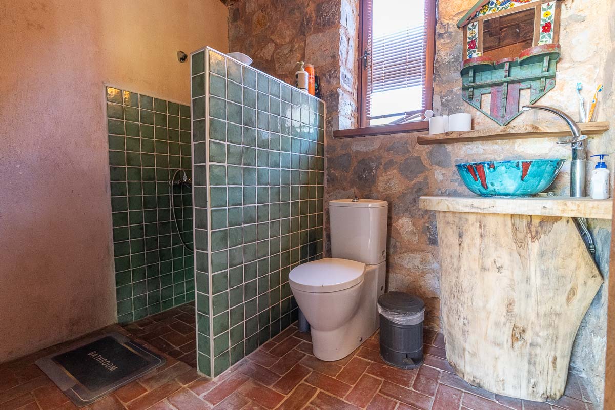10.280 m2 Bahçe İçinde Çiftlik Evi
