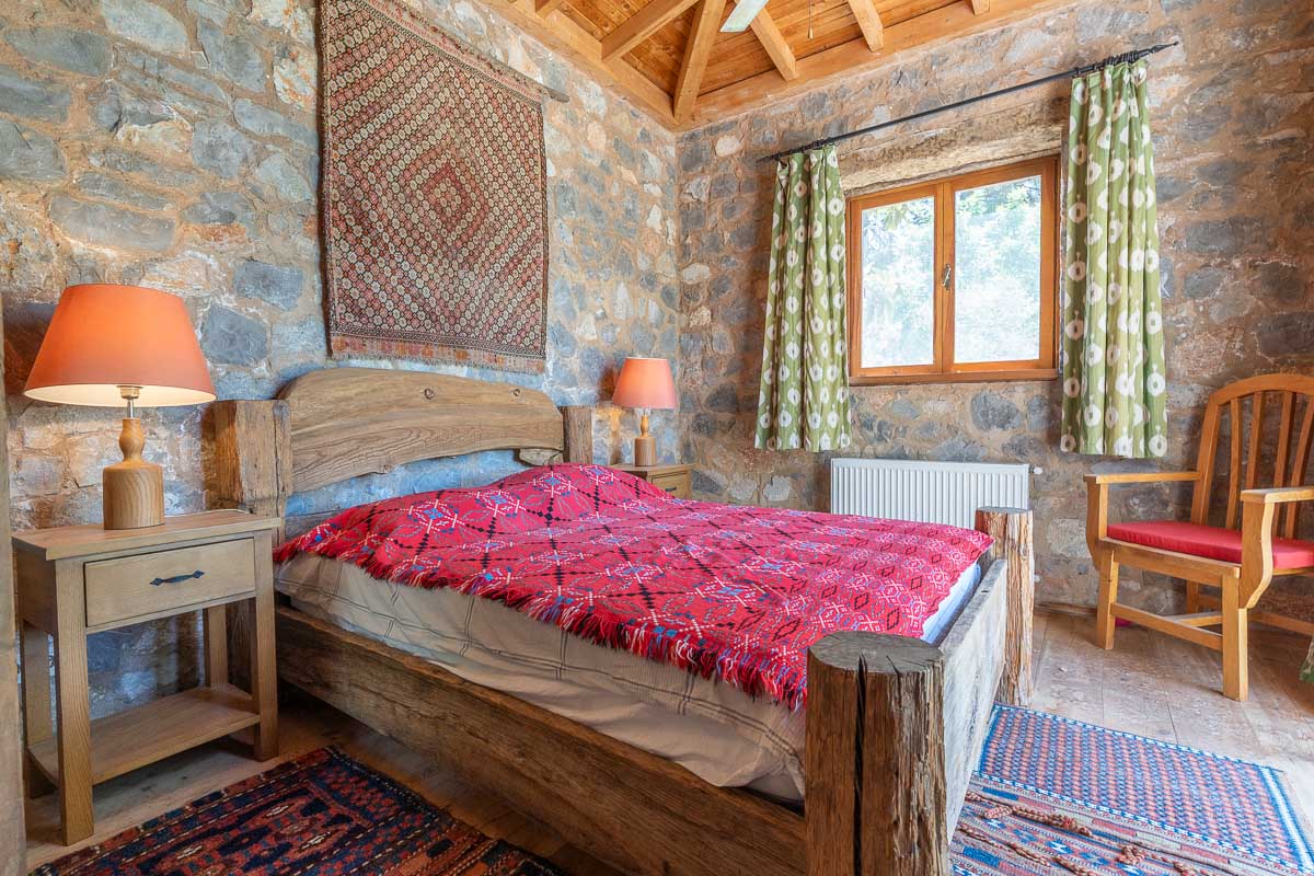 10.280 m2 Bahçe İçinde Çiftlik Evi