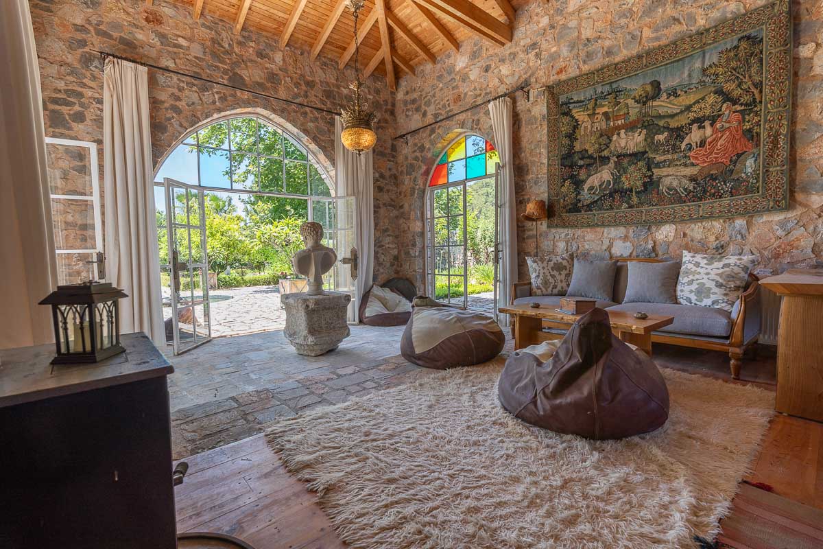 10.280 m2 Bahçe İçinde Çiftlik Evi