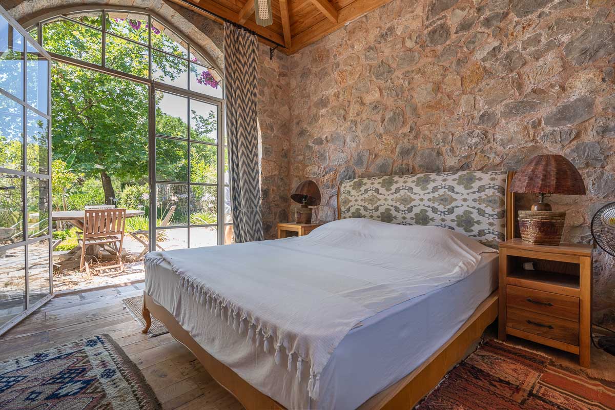 10.280 m2 Bahçe İçinde Çiftlik Evi
