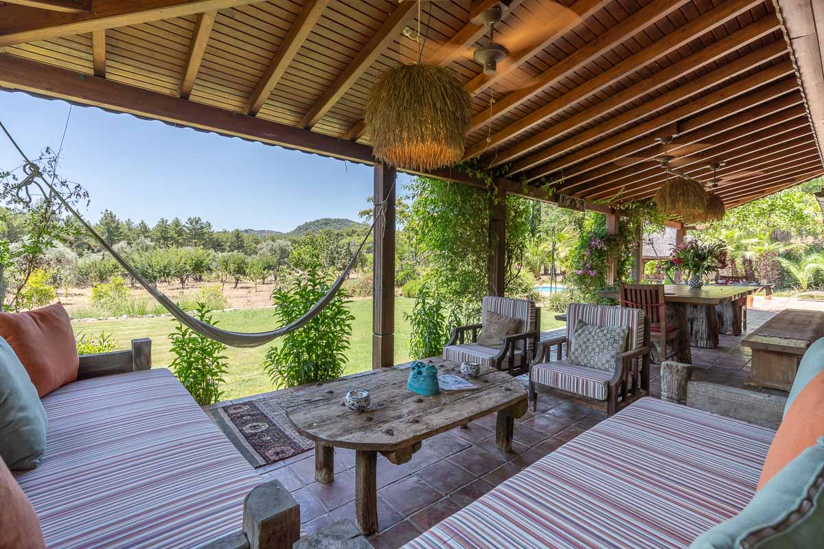 10.280 m2 Bahçe İçinde Çiftlik Evi