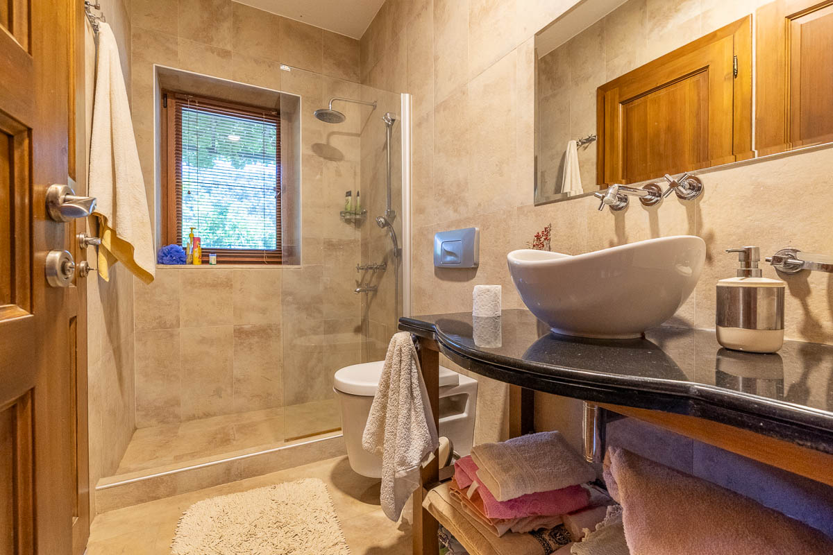 10.280 m2 Bahçe İçinde Çiftlik Evi