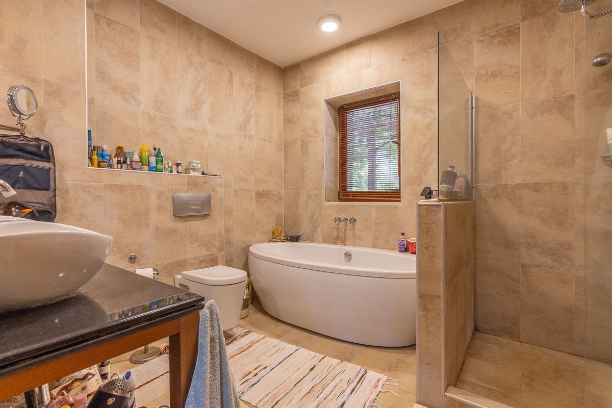 10.280 m2 Bahçe İçinde Çiftlik Evi