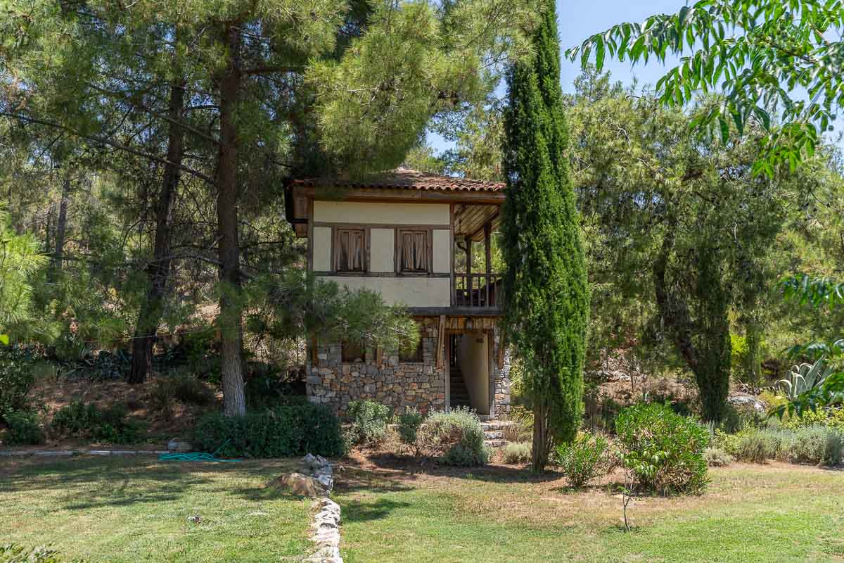 10.280 m2 Bahçe İçinde Çiftlik Evi