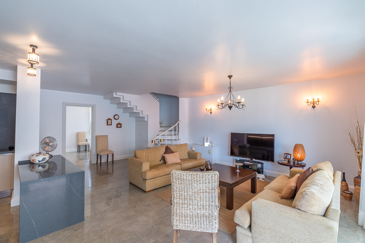 Safir Sitesi’nde Deniz Manzaralı Dubleks