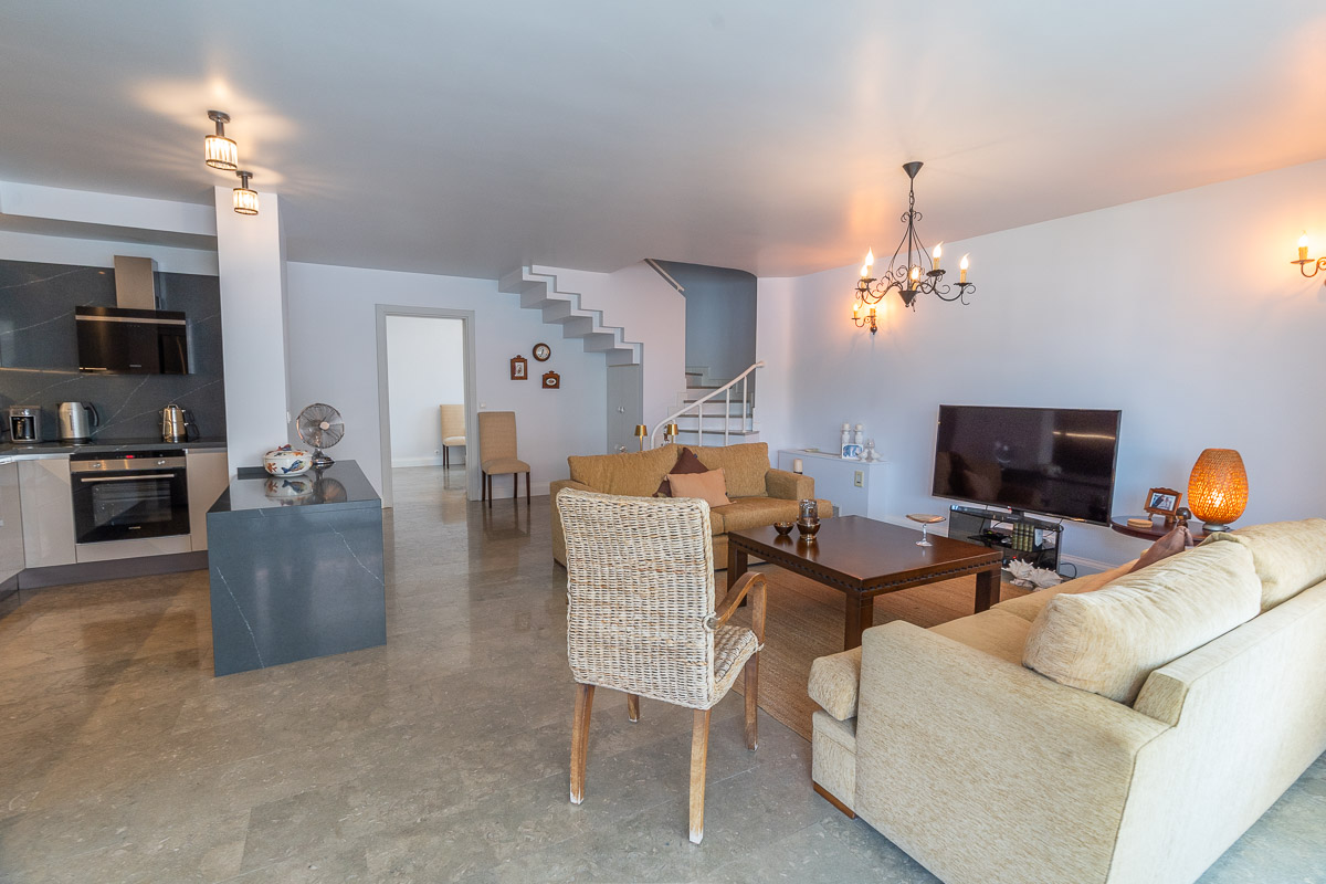 Safir Sitesi’nde Deniz Manzaralı Dubleks