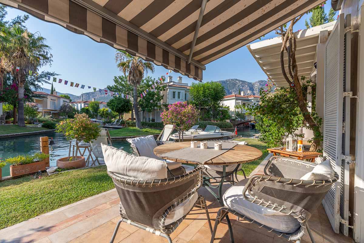 Göcek Portville Sitesinde En Ön Blokta İskeleli Deniz Manzaralı Satılık Villa