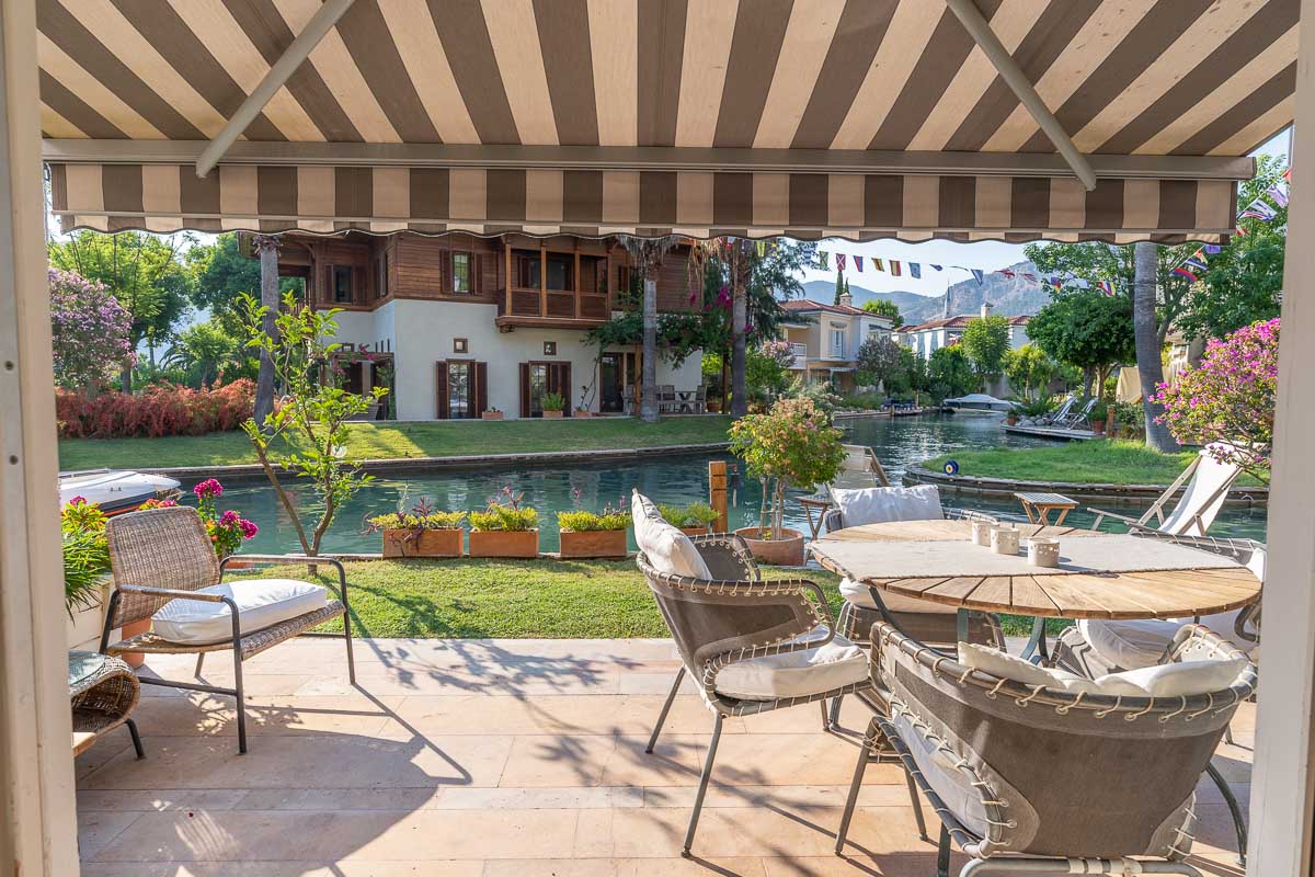 Göcek Portville Sitesinde En Ön Blokta İskeleli Deniz Manzaralı Satılık Villa