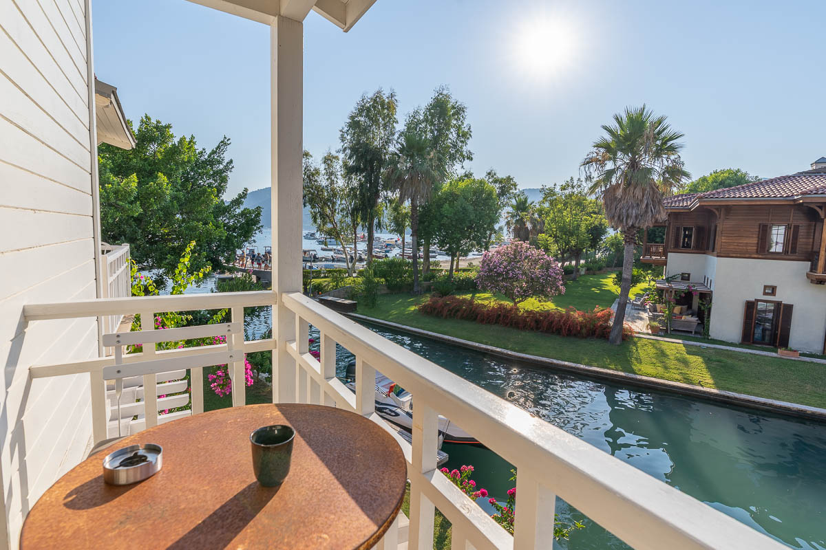 Göcek Portville Sitesinde En Ön Blokta İskeleli Deniz Manzaralı Satılık Villa