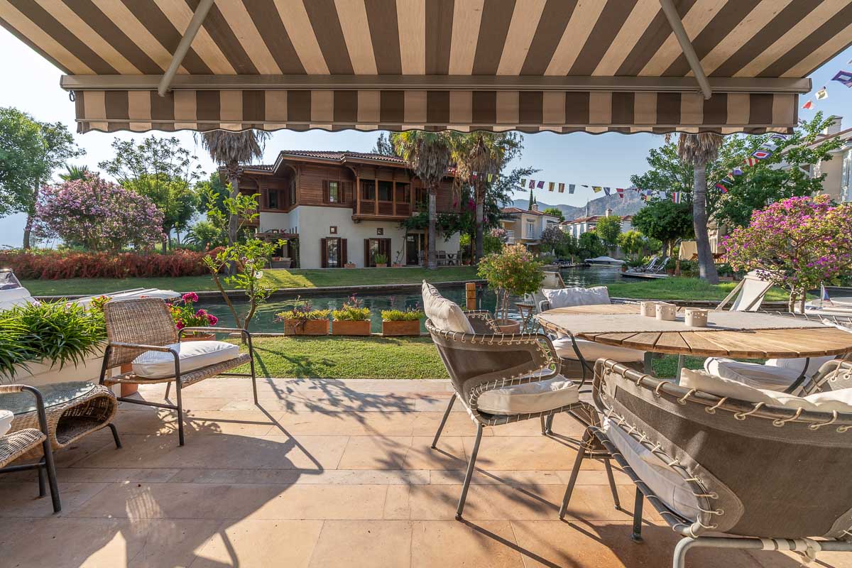 Göcek Portville Sitesinde En Ön Blokta İskeleli Deniz Manzaralı Satılık Villa