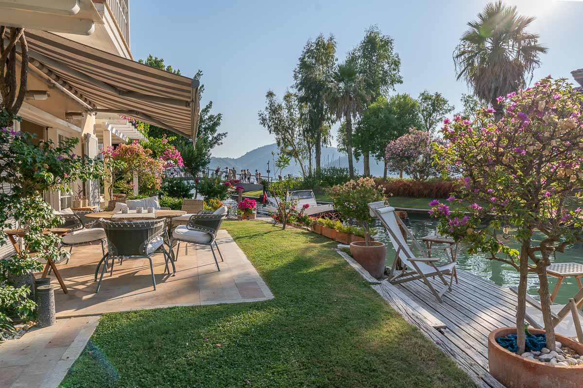 Göcek Portville Sitesinde En Ön Blokta İskeleli Deniz Manzaralı Satılık Villa