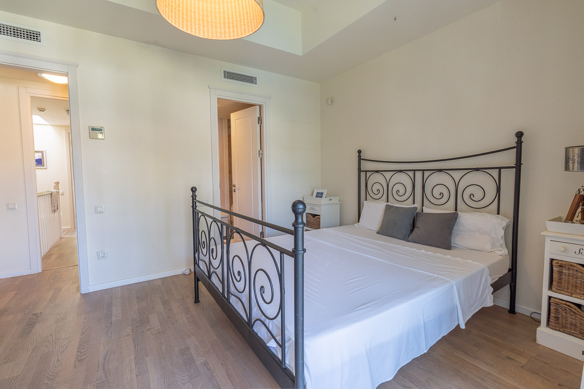 Göcek Portville Sitesinde En Ön Blokta İskeleli Deniz Manzaralı Satılık Villa