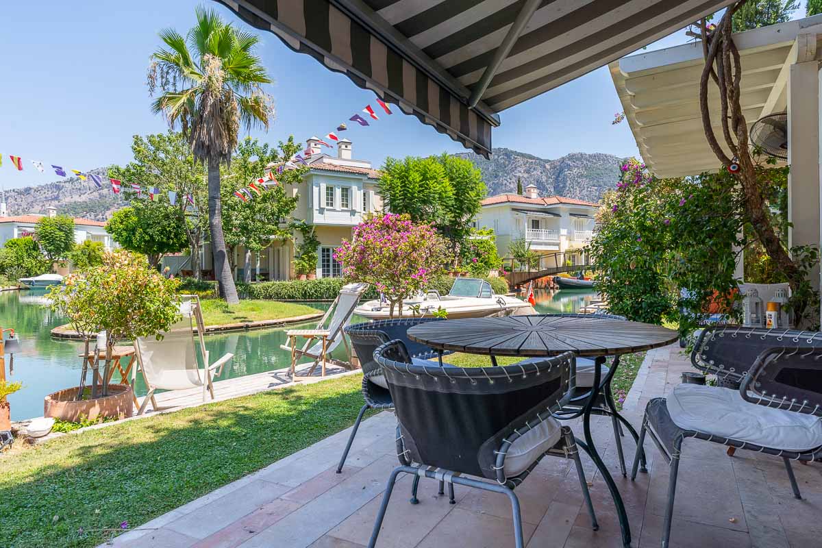 Göcek Portville Sitesinde En Ön Blokta İskeleli Deniz Manzaralı Satılık Villa