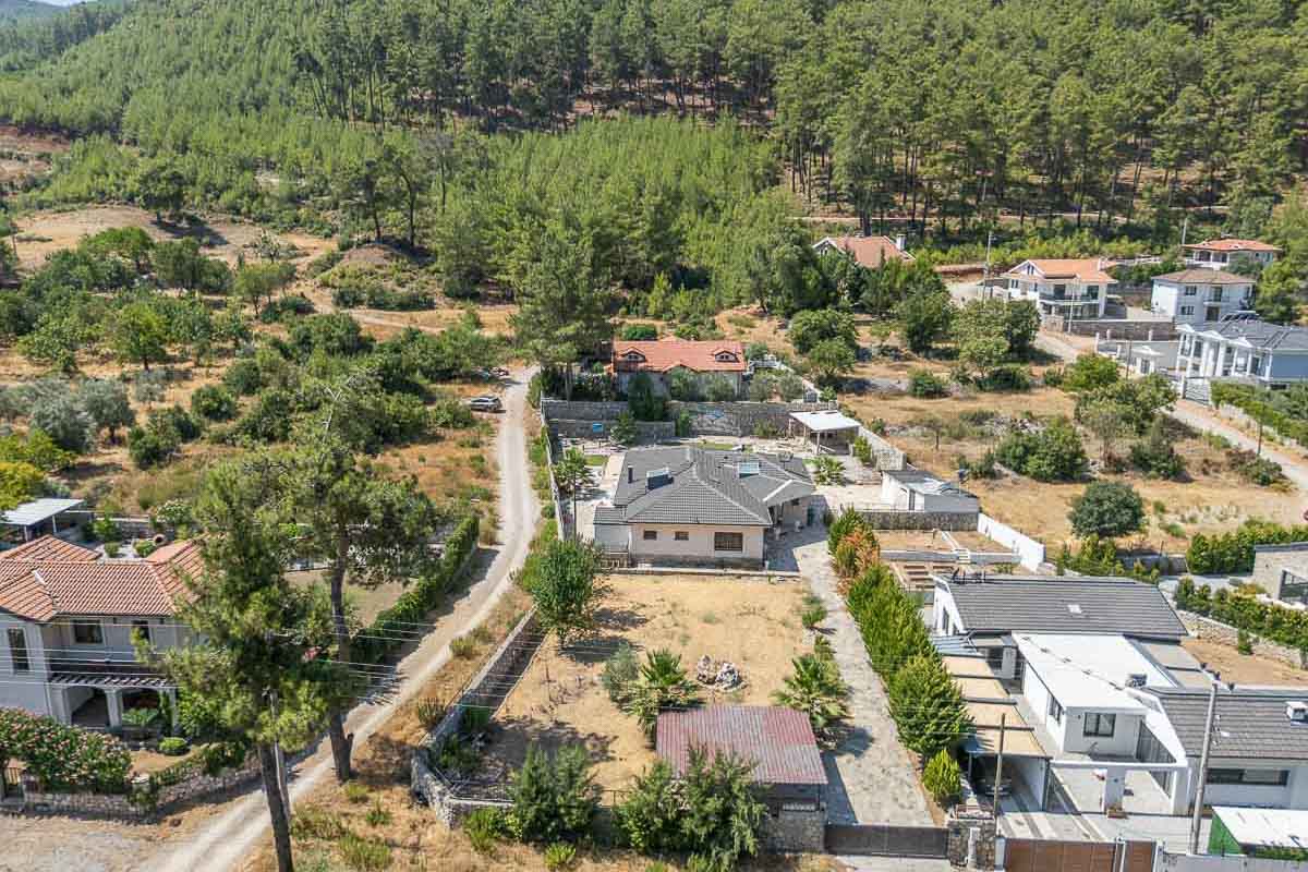 Üzümlü’de Geniş Bahçeli Villa