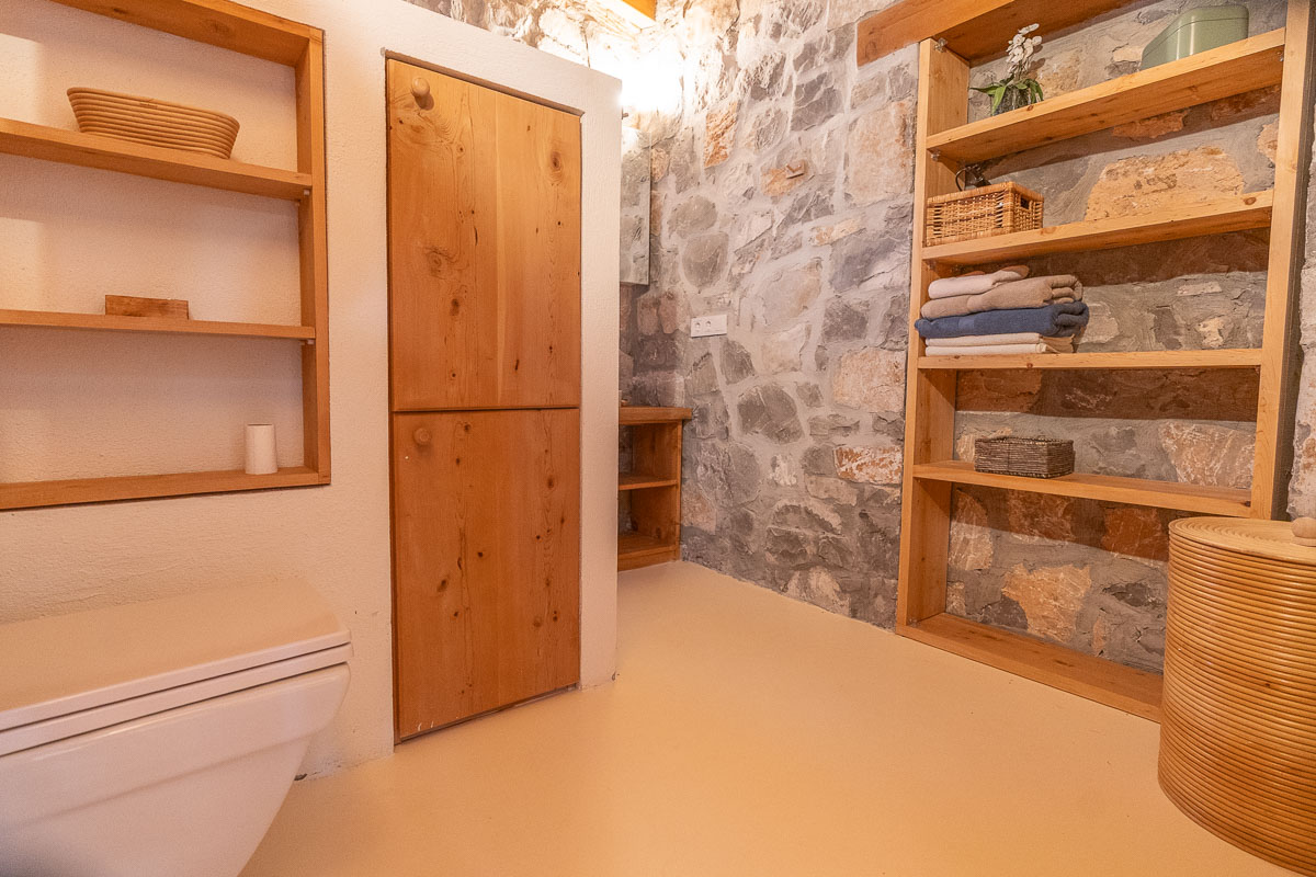7.126 m² Arazide Havuzlu Çiftlik Evi