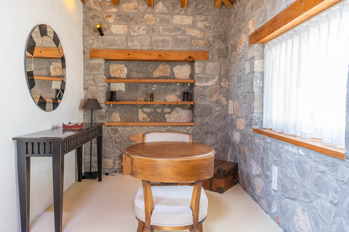 7.126 m² Arazide Havuzlu Çiftlik Evi