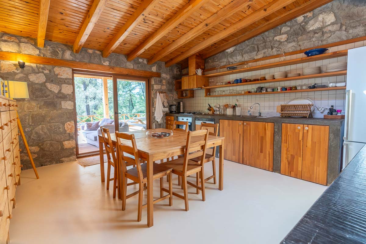 7.126 m² Arazide Havuzlu Çiftlik Evi