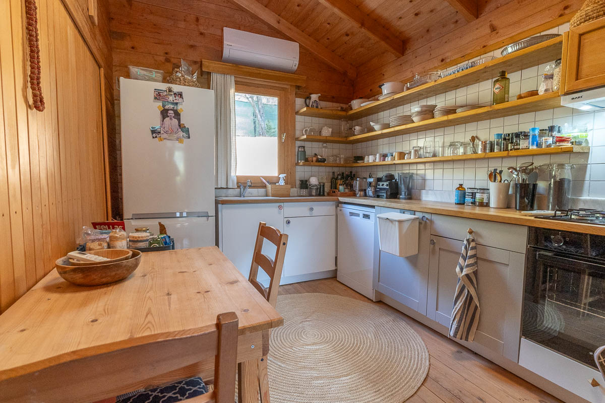 7.126 m² Arazide Havuzlu Çiftlik Evi