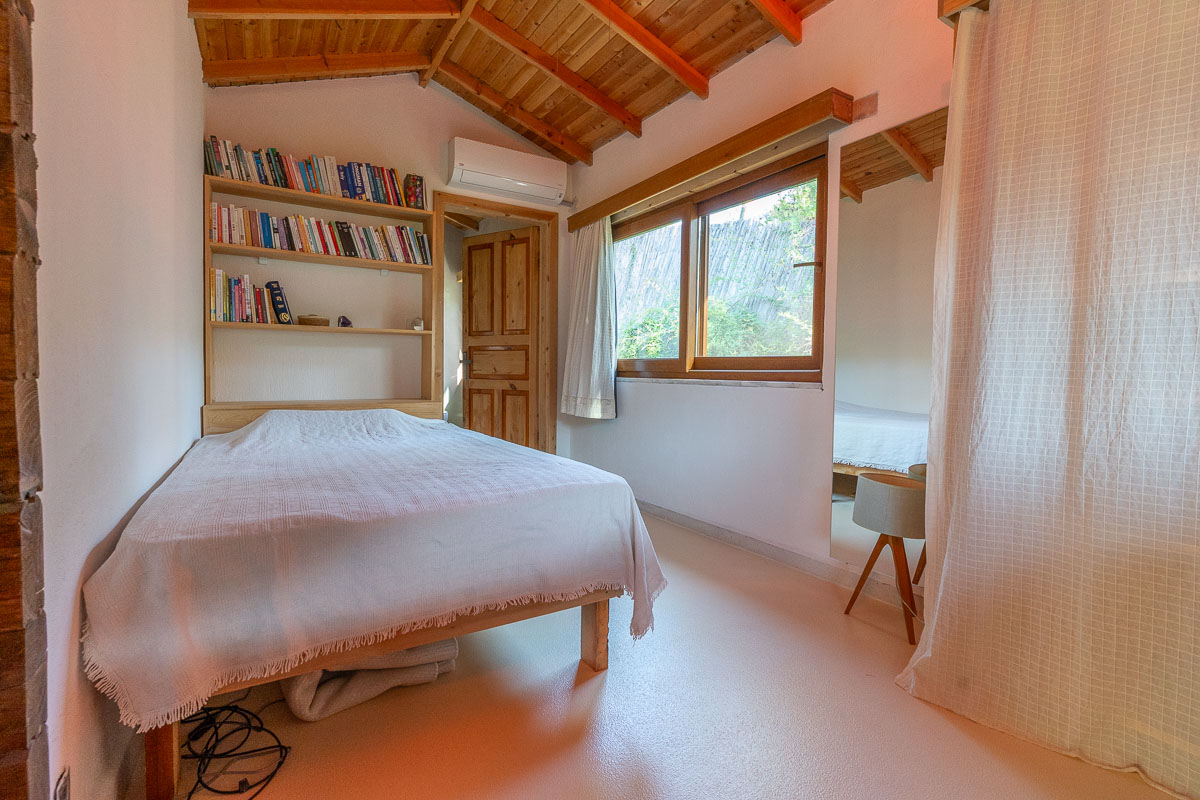 7.126 m² Arazide Havuzlu Çiftlik Evi