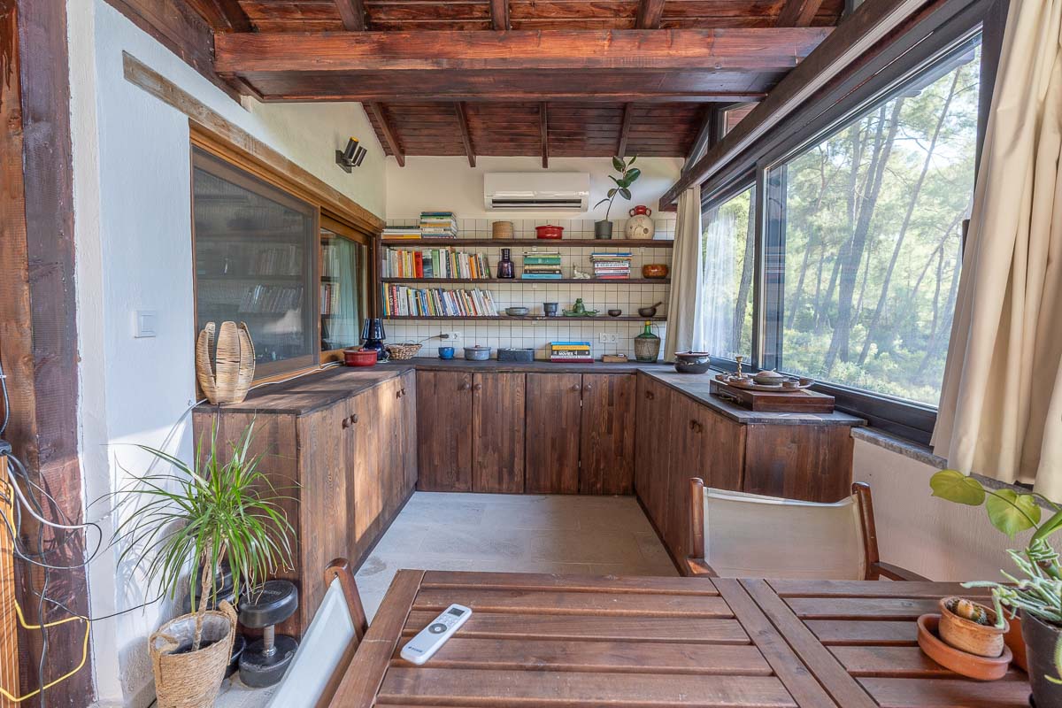 7.126 m² Arazide Havuzlu Çiftlik Evi