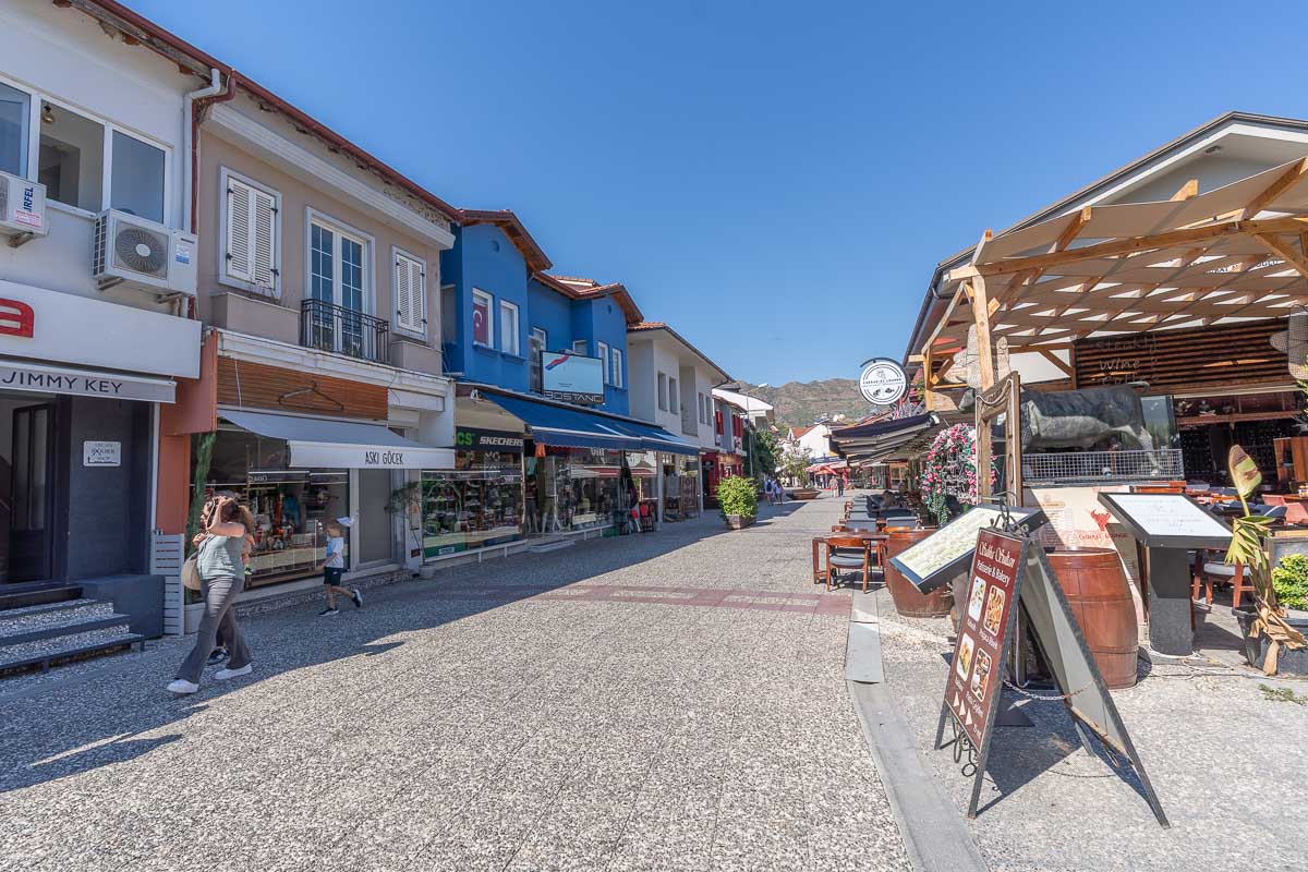 Göcek Marina Arkasında Satılık Ticari Bina