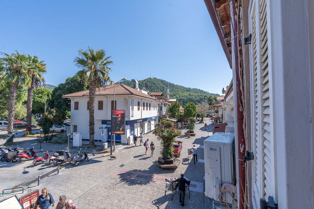 Göcek Marina Arkasında Satılık Ticari Bina
