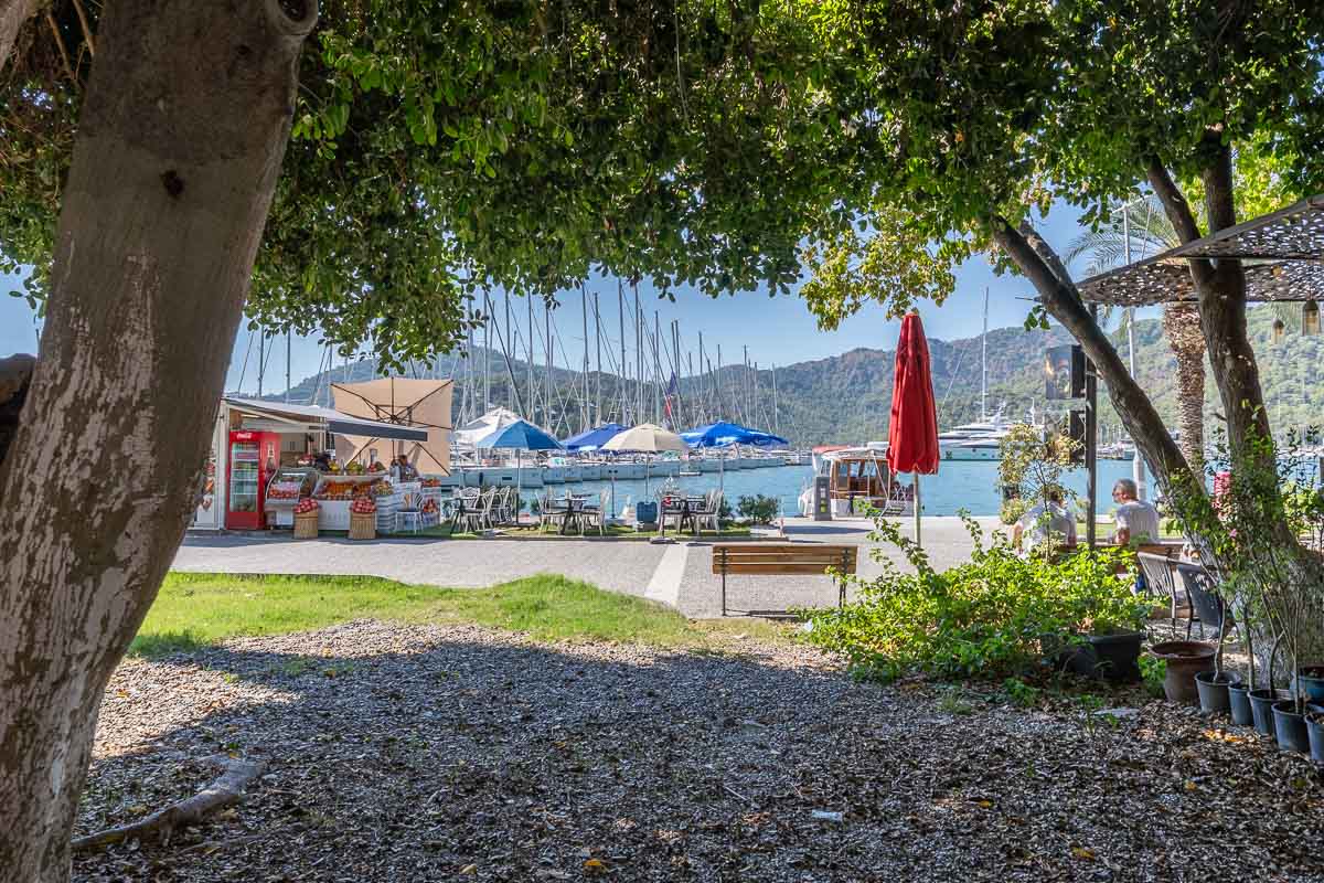 Göcek Marina Arkasında Satılık Ticari Bina