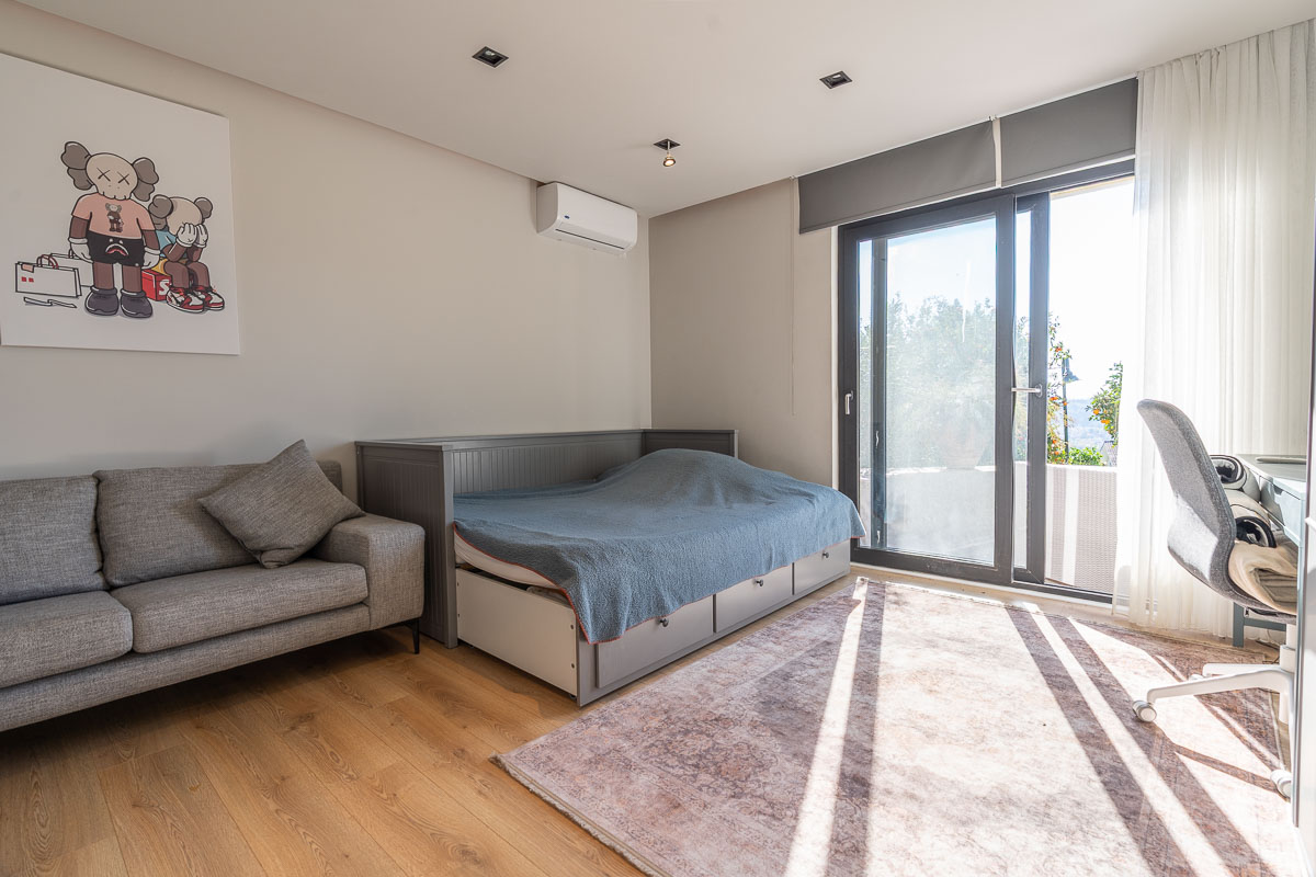 Kalimche’de Yenilenmiş 5 Odalı Villa