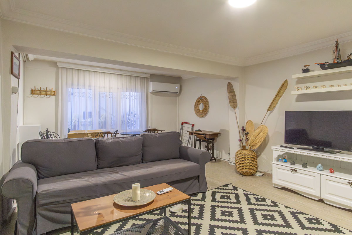 Göcek Çarşıda Kiralık Giriş Katı