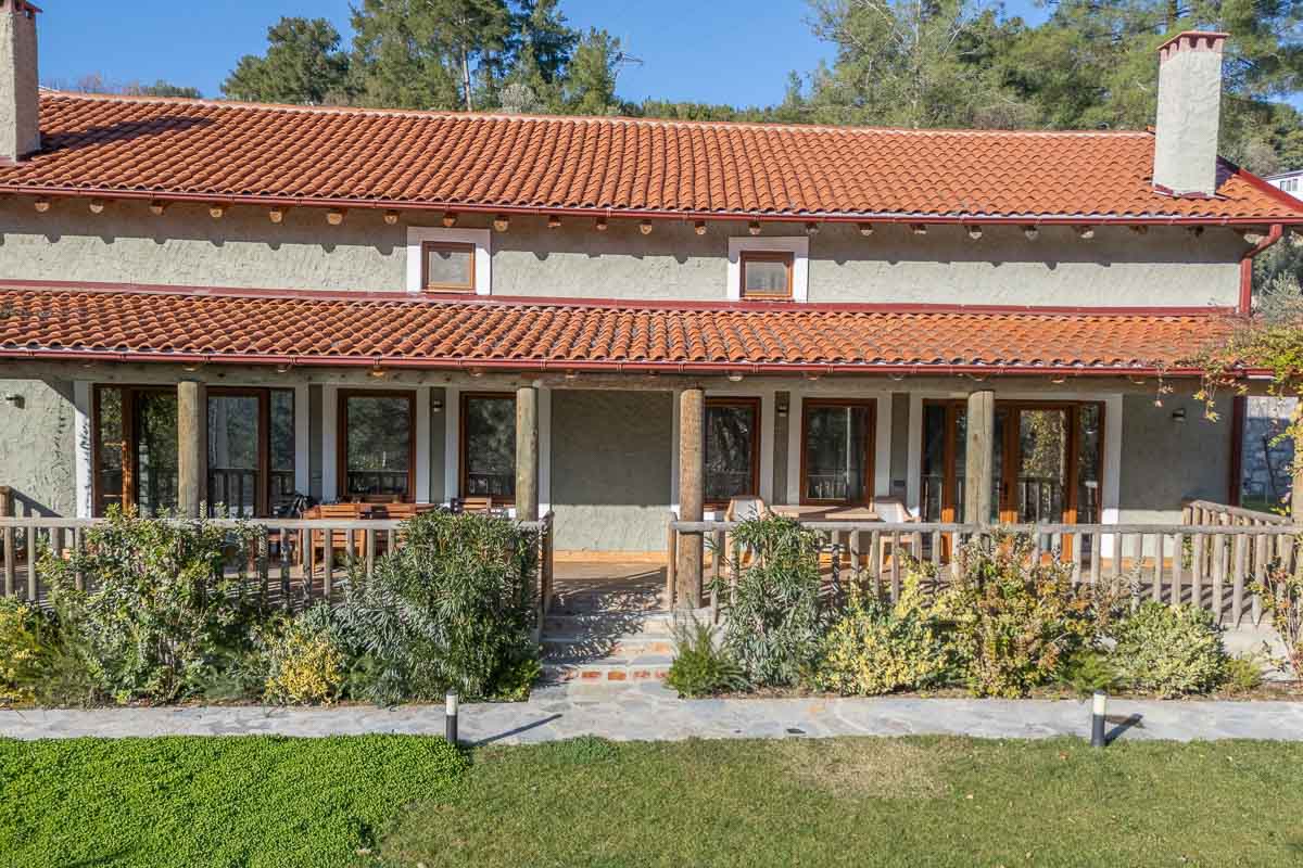 Gökçeovacık’ta Manzaralı Bahçeli Ev