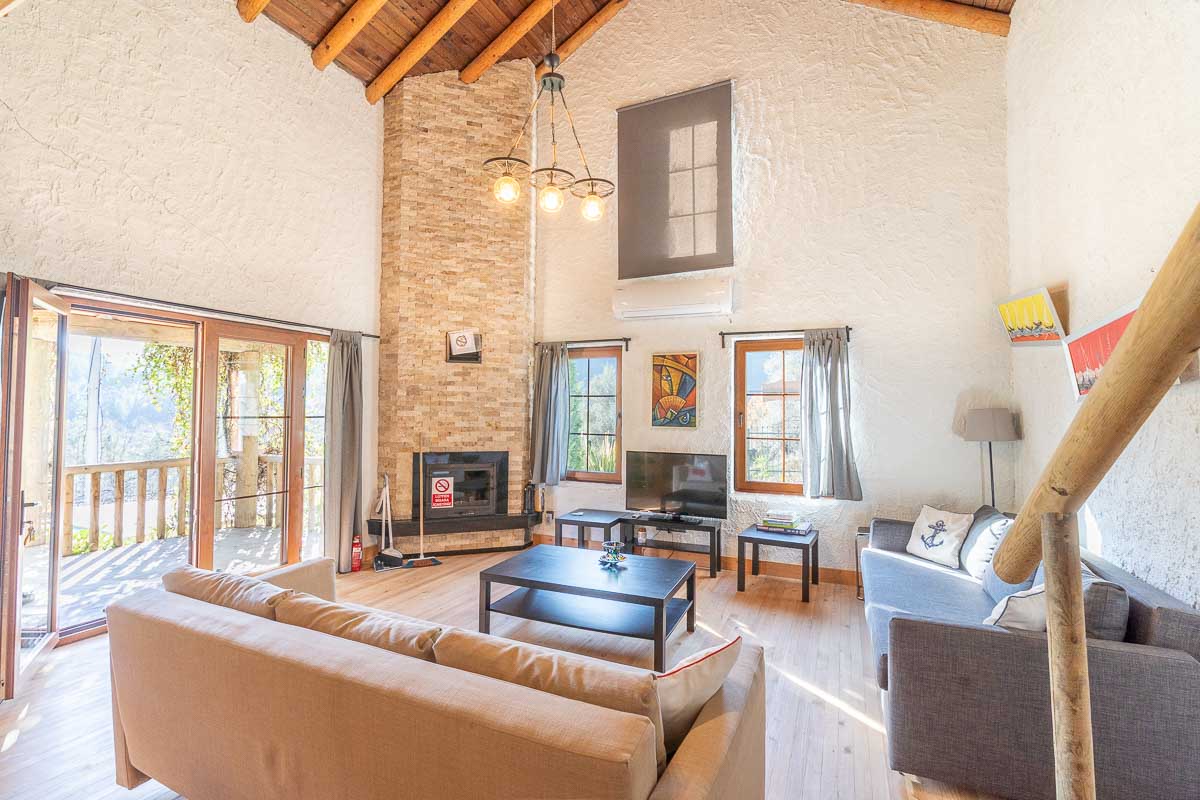 Gökçeovacık’ta Manzaralı Bahçeli Ev