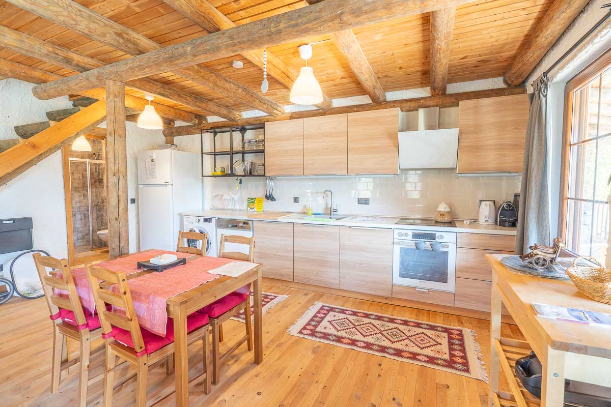 Gökçeovacık’ta Manzaralı Bahçeli Ev