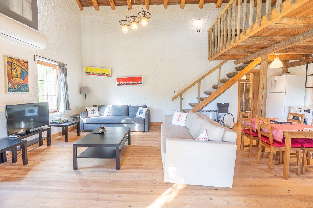 Gökçeovacık’ta Manzaralı Bahçeli Ev