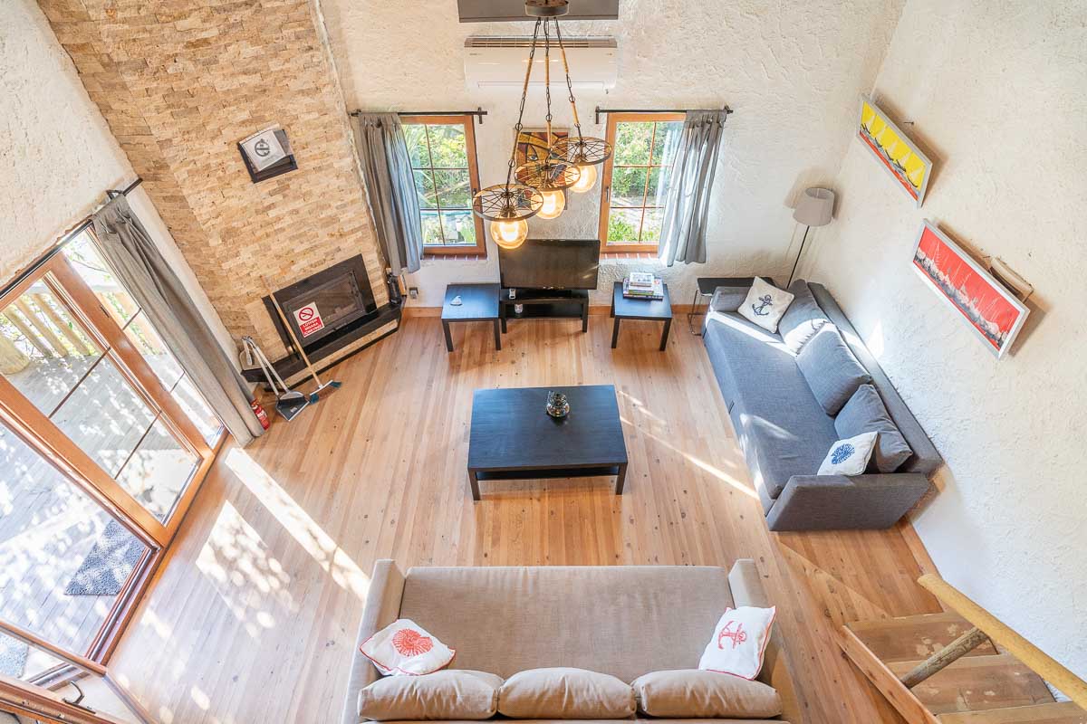 Gökçeovacık’ta Manzaralı Bahçeli Ev