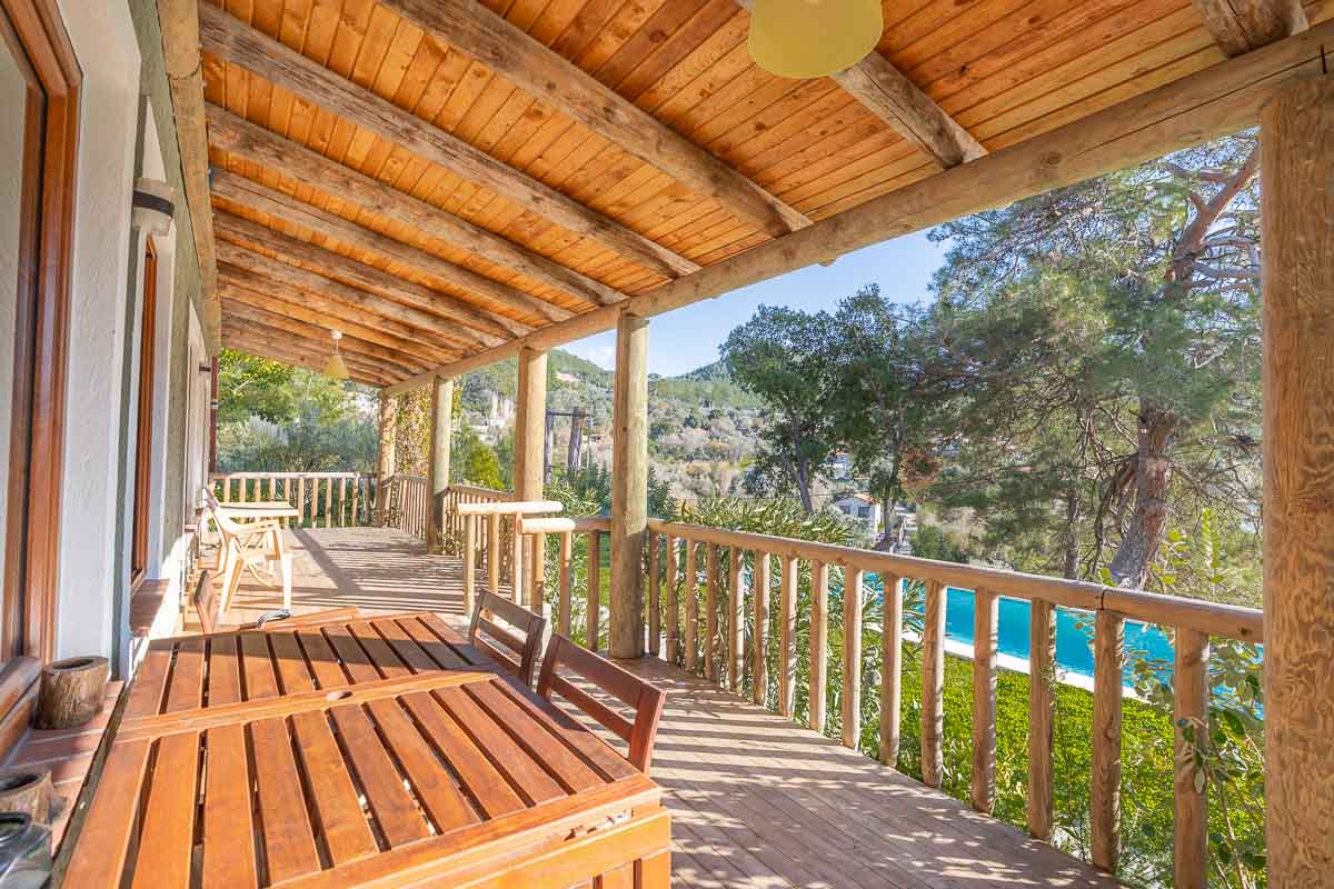 Gökçeovacık’ta Manzaralı Bahçeli Ev