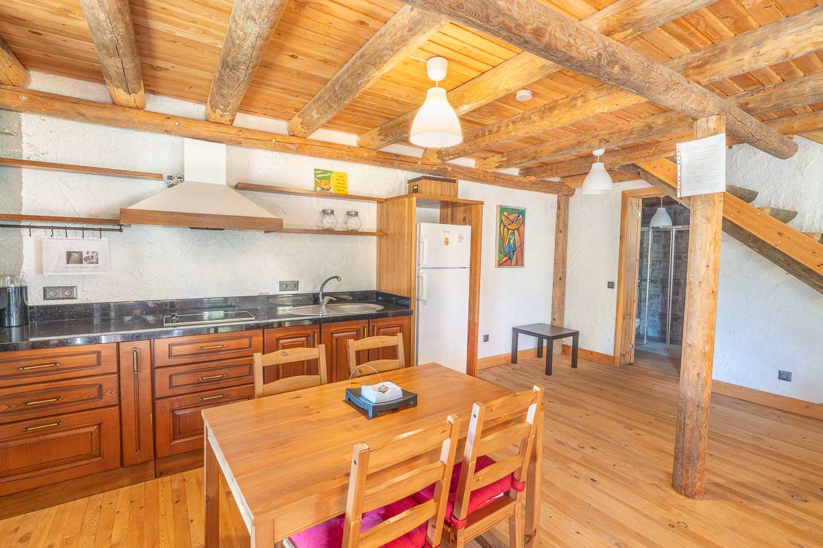 Gökçeovacık’ta Manzaralı Bahçeli Ev