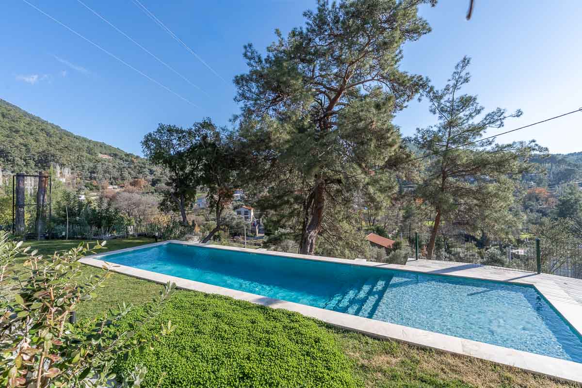 Gökçeovacık’ta Manzaralı Bahçeli Ev