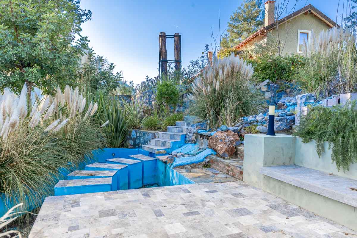 Gökçeovacık’ta Manzaralı Bahçeli Ev