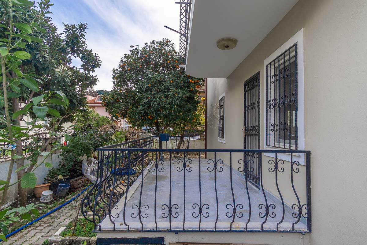 Göcek Merkezde Bahçeli Ev