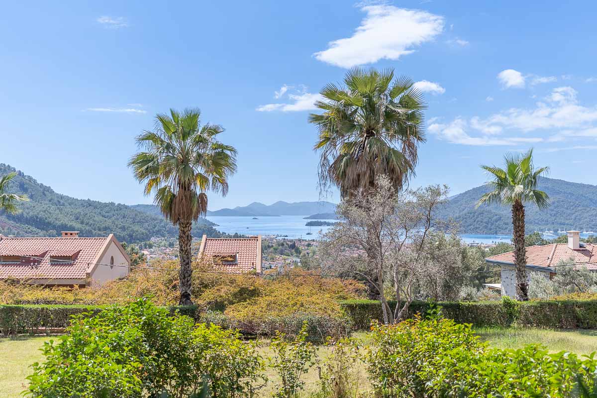 Göcek Mira’da Deniz Manzaralı Bahçeli Dubleks