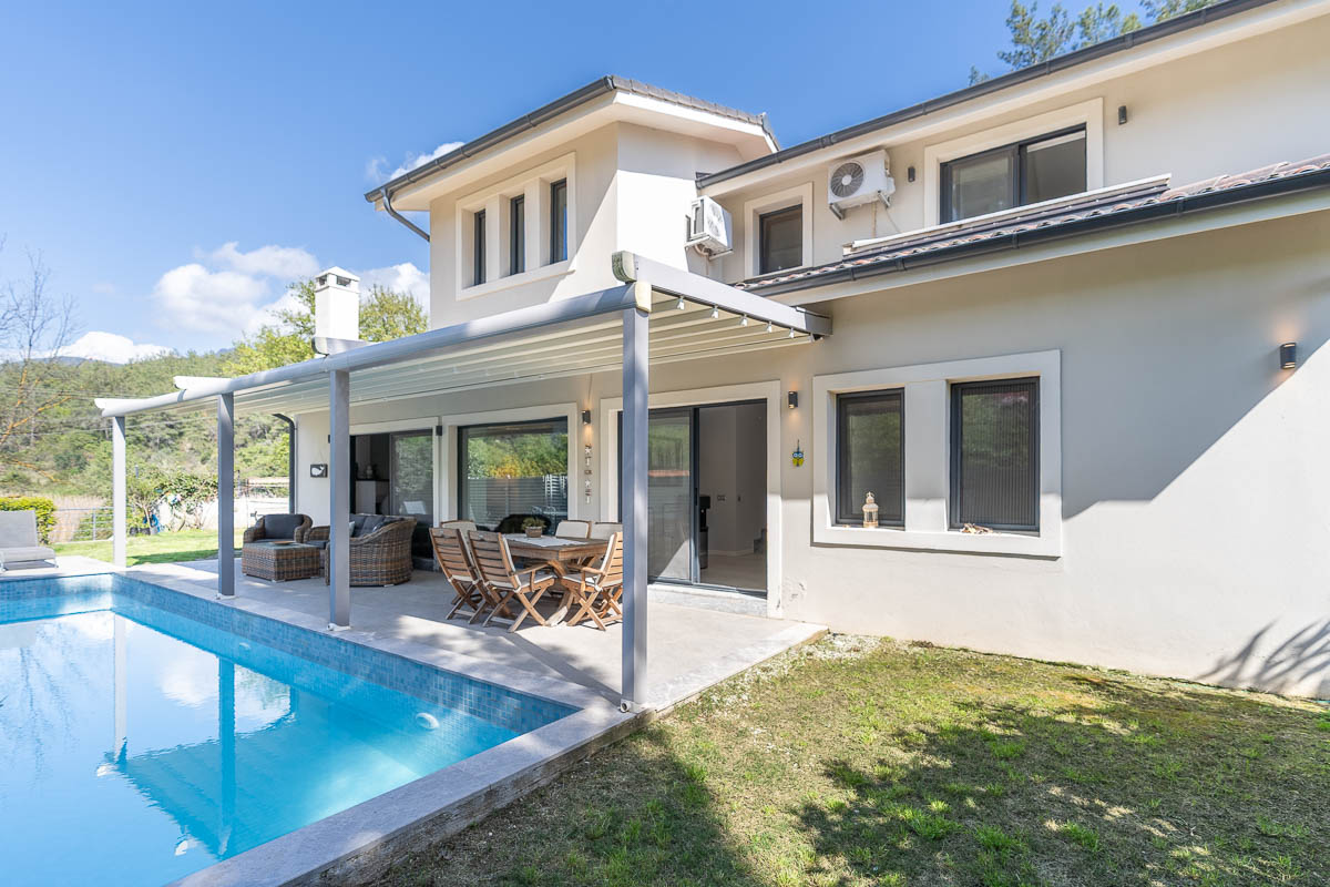 İnlice Satılık Villa — 4+1 Özel Havuzlu Müstakil Ev