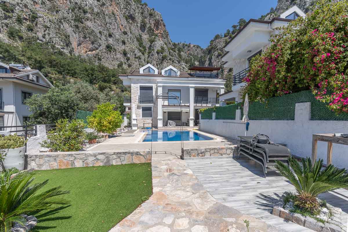 Müstakil Bahçeli Deniz Manzaralı Ev