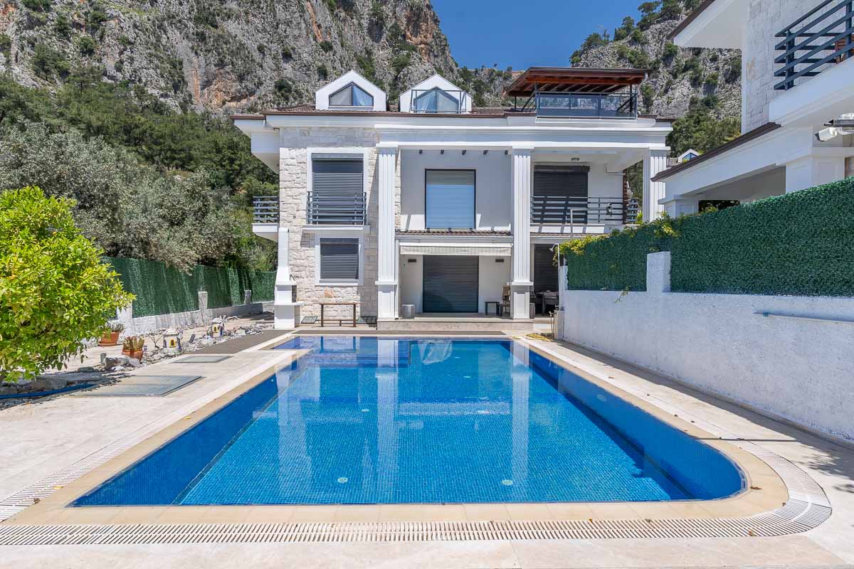 Müstakil Bahçeli Deniz Manzaralı Ev