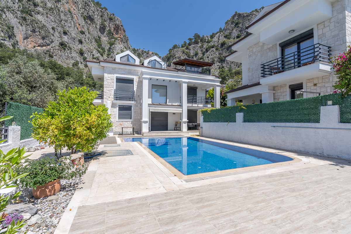 Müstakil Bahçeli Deniz Manzaralı Ev