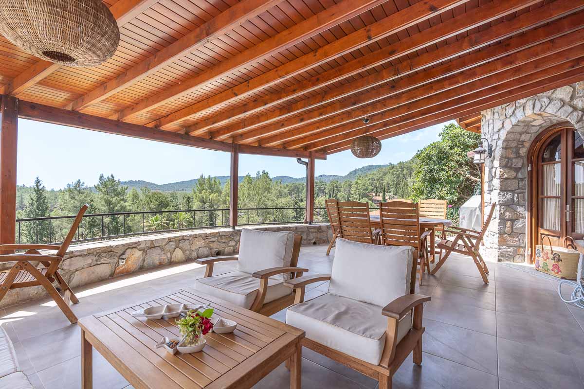 5.000 m² Arazi içinde Taş Ev