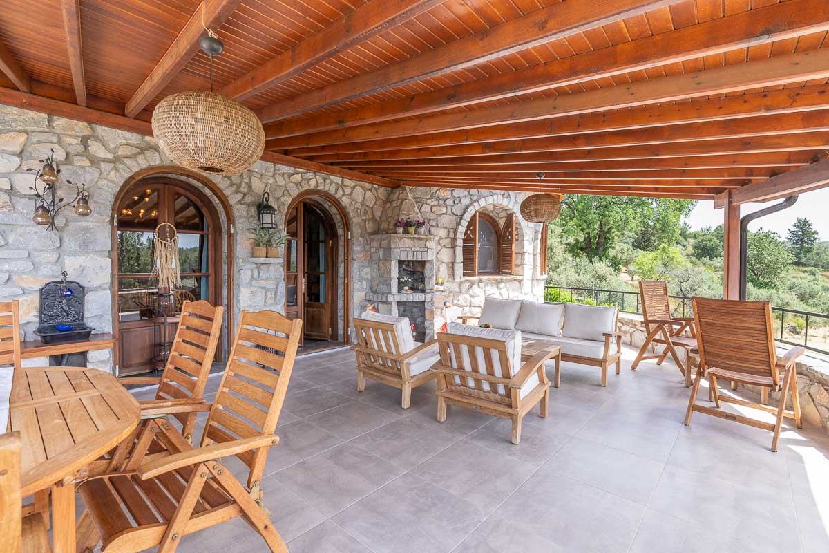 5.000 m² Arazi içinde Taş Ev