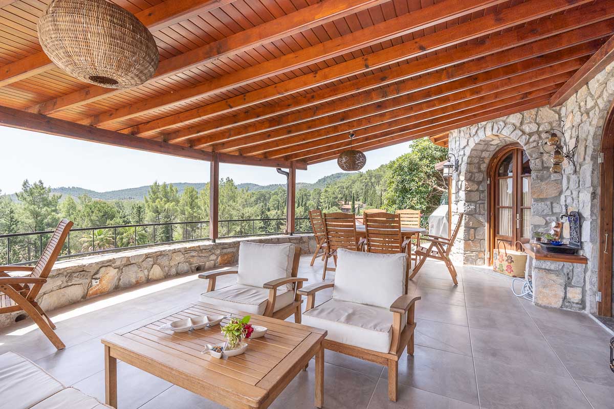 5.000 m² Arazi içinde Taş Ev
