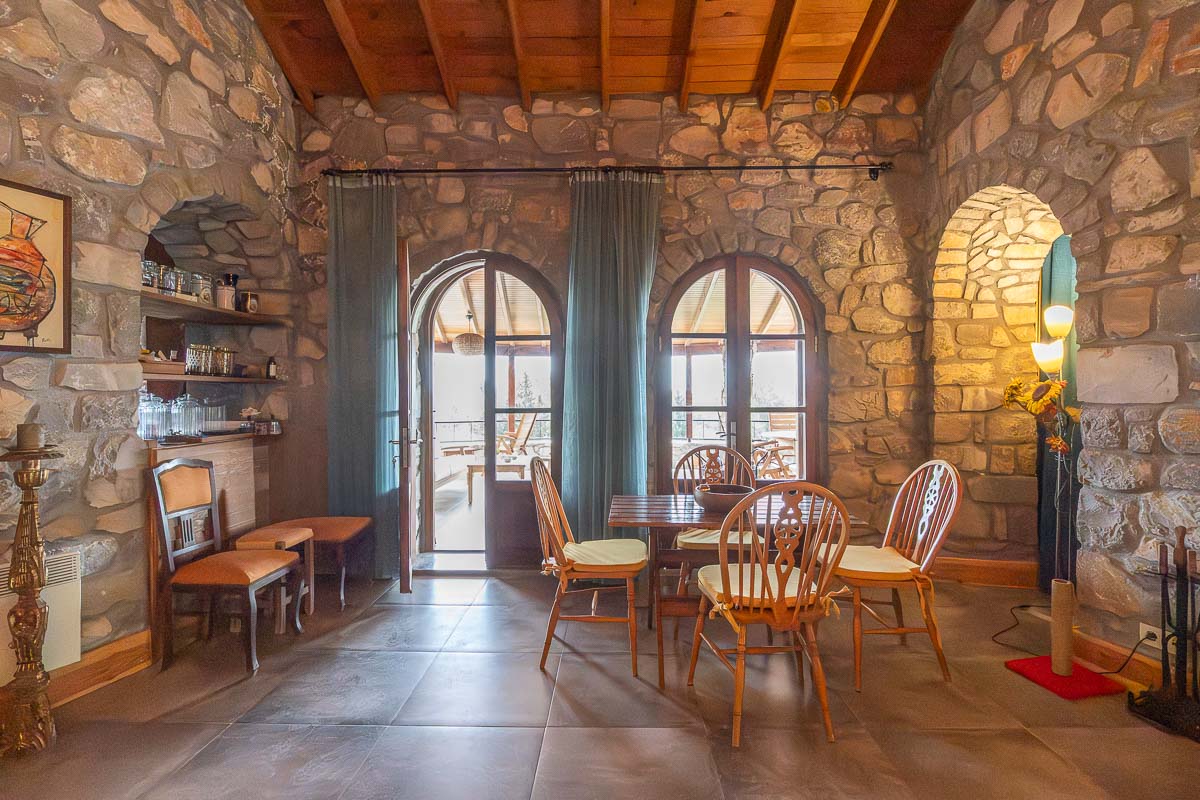 5.000 m² Arazi içinde Taş Ev