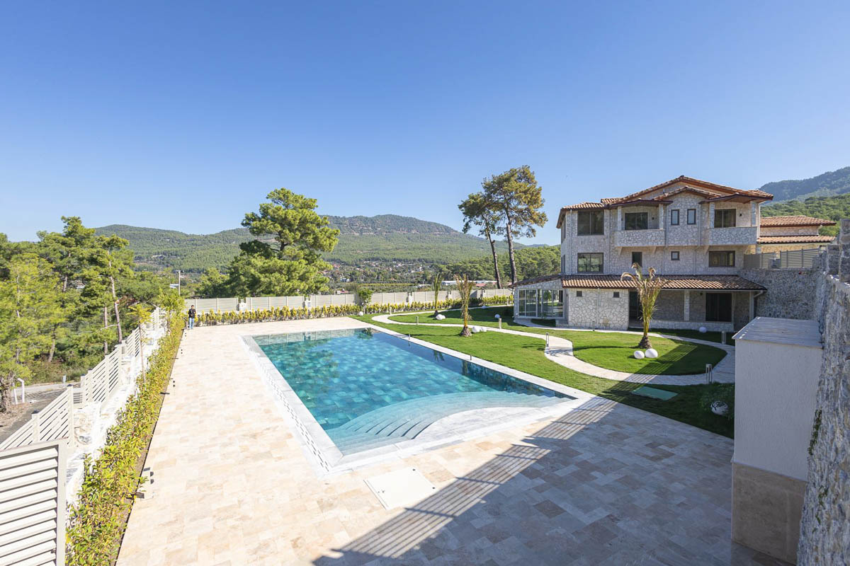 5.800 m2 içinde Satılık Çiftlik Evi