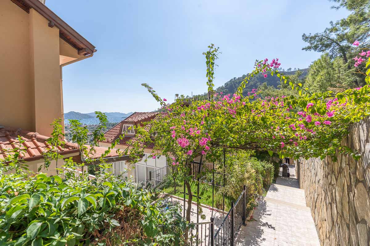 Göcek’te Deniz Manzaralı Daire